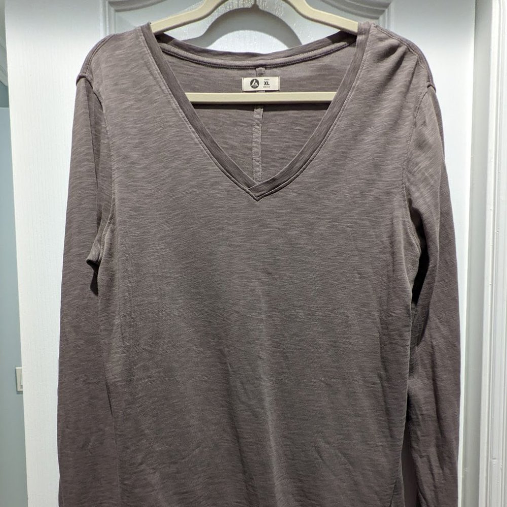 American Giant V-Neck Long Sleeve Size XL